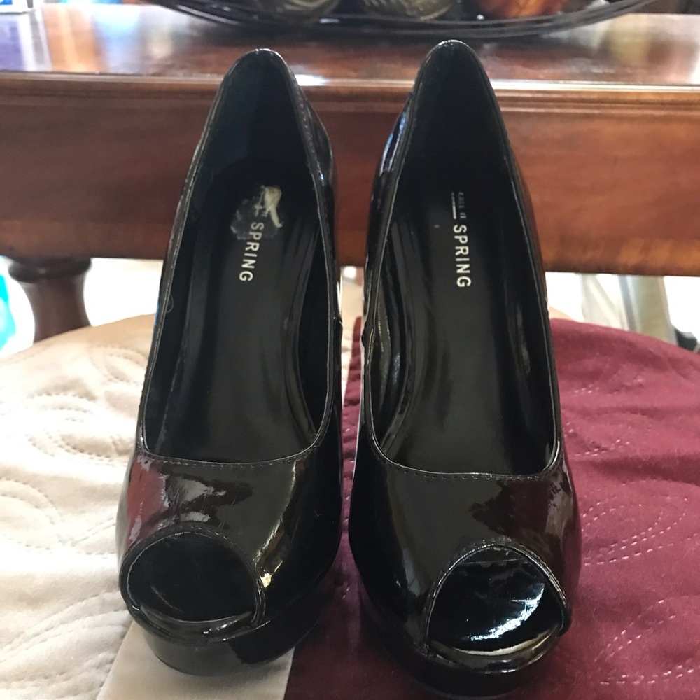 Black shiny wedges